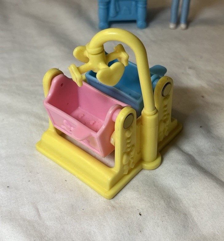 Fisher Price Sweet Streets Lot Hospital Baby  Cradle Crib Twin Bed Bassinet & Dr