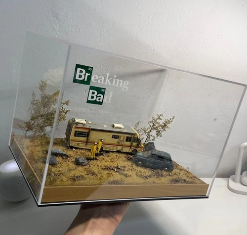 1:64 Greenlight Breaking Bad RV Bus Model with Custom Weathering - Picture 4 of 12