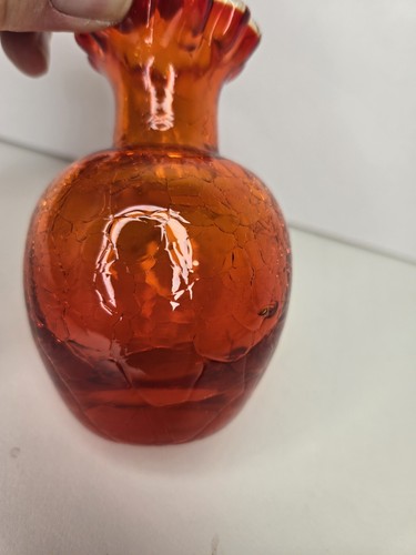 VINTAGE SMALL HAND BLOWN CRACKLE ART GLASS VASE WITH APPLIED HANDLE RED ORANGE - Picture 8 of 15