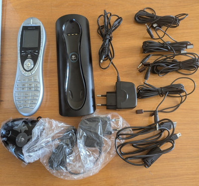 Logitech Harmony 895 Universal-Fernbedienung   OVP, Komplettset, MINT / WIE NEU