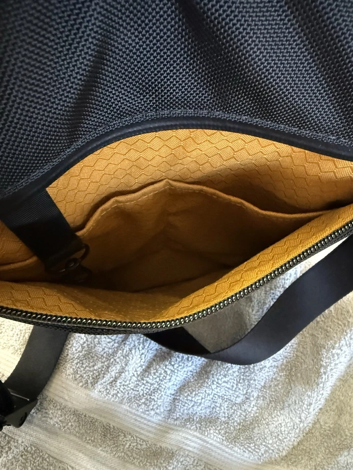 WaterField Designs Essential Crossbody Bag - Image 4 of 4