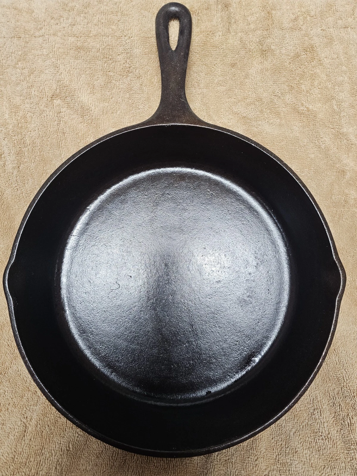 Vintage Cast Iron Skillet – Marked “8 SK Made in USA D1” – 10.5” Restored