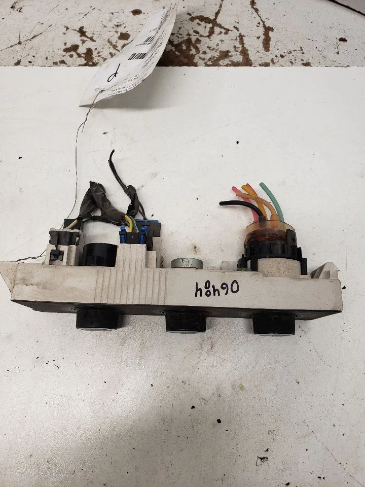 Temperature Control Dash Mounted With AC Fits 08-24 EXPRESS 2500 VAN 1428848 - Image 2 of 4