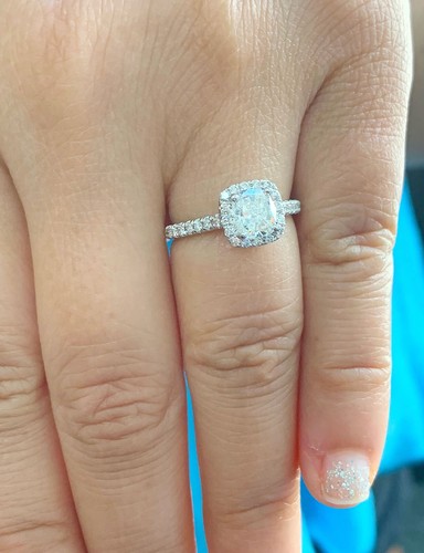 Anello di fidanzamento naturale diamante taglio cuscino certificato GIA oro bianco 14 kt 1,50 ct - Foto 6 di 8