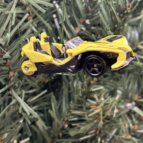 Yellow Polaris Slingshot 3 Wheel Motorcycle Motor Bike Christmas Ornament Adorno - Picture 2 of 3