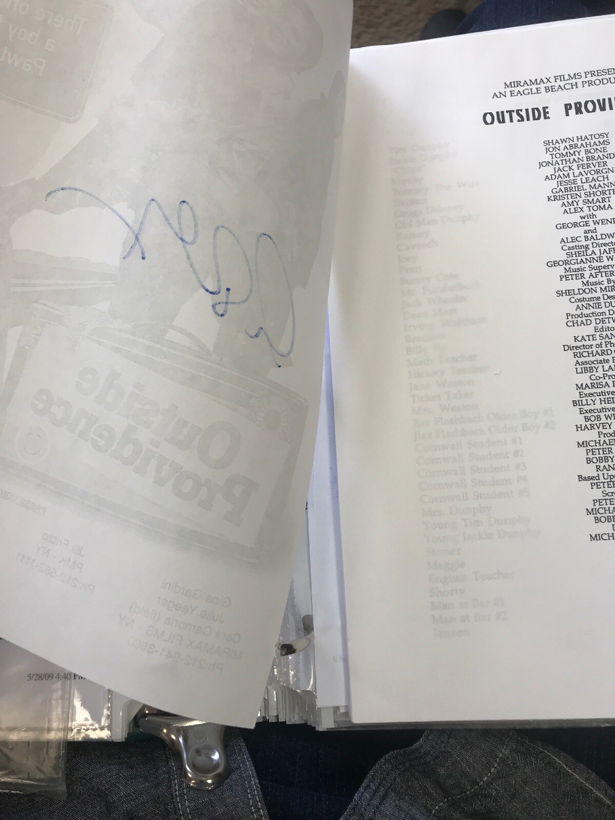 ALEC BALDWIN SIGNIERTES AUTOGRAMM Outside Providence B+W Pressesatz