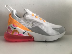 white trainers size 5