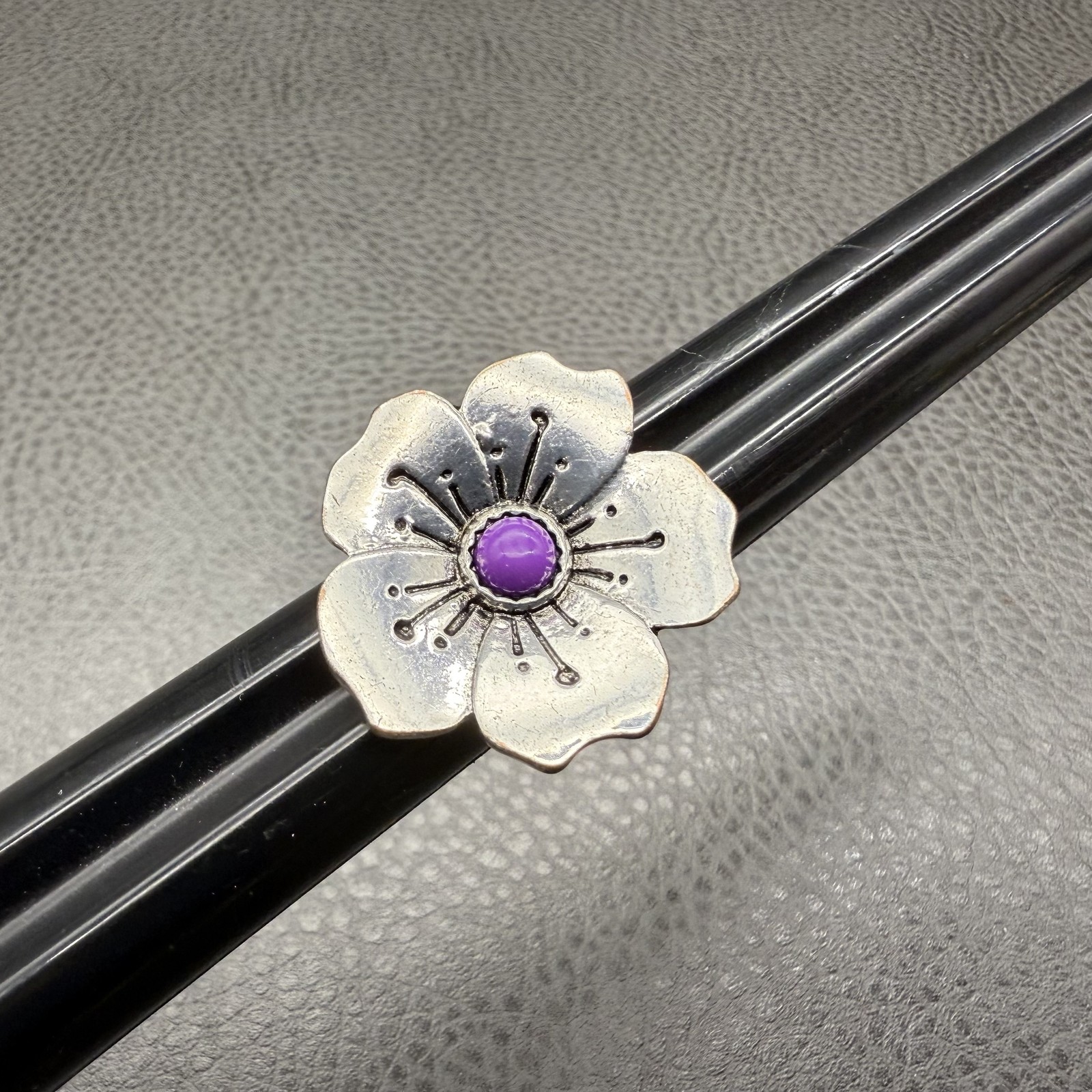 Flower Statement Ring Silver Tone Stretch Band Adjustable Purple Center Costume