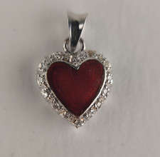Ciondolo vintage, forma di cuore in oro bianco 18 kt, smalto rosso e brillanti