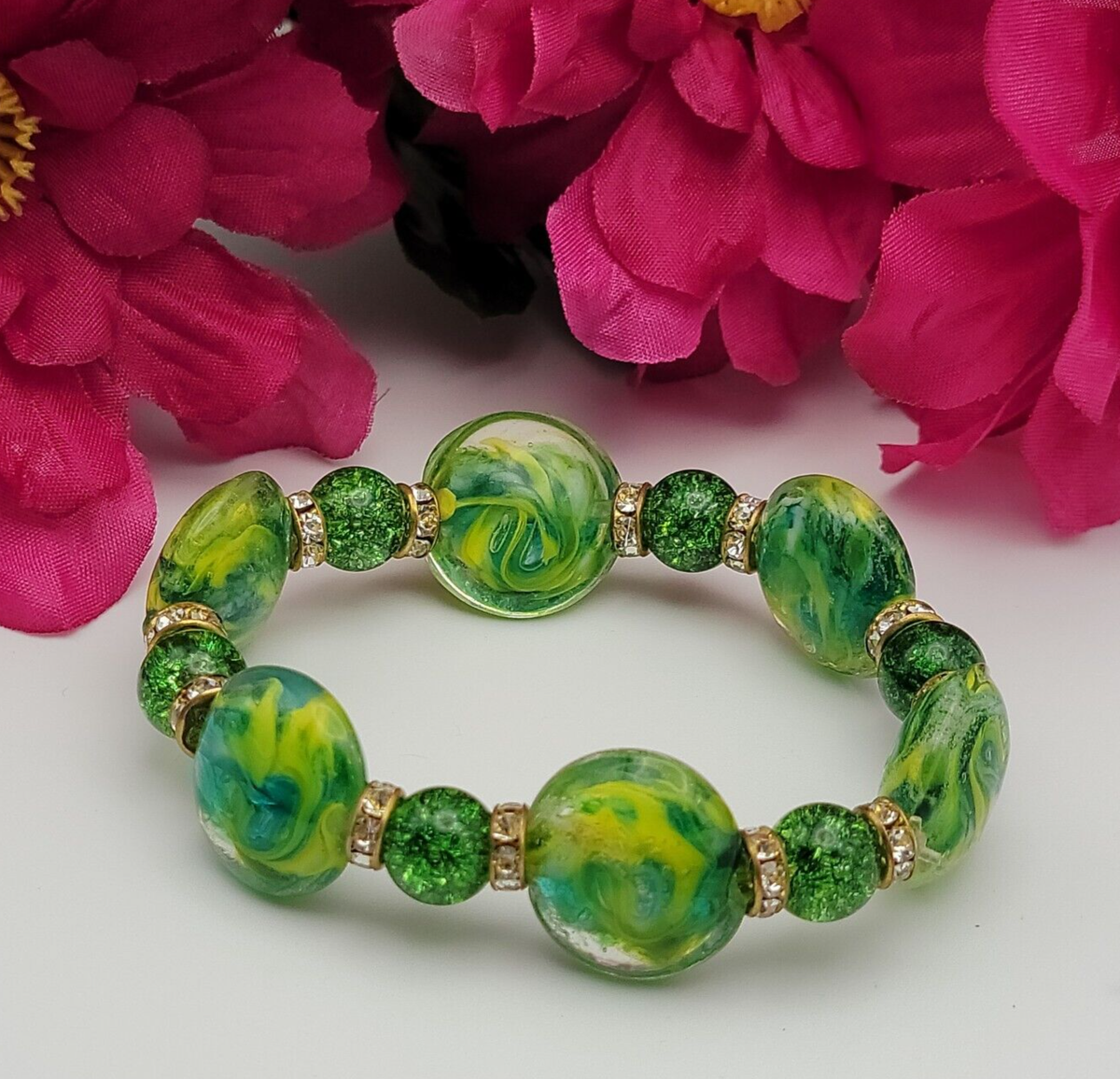 Green Glass Beaded Stretch Bracelet 7 In Sizable Gold Tone Clear