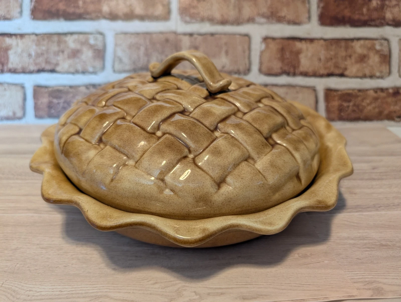 1982 Ceramic Covered Pie Plate Brown Lattice
Opens in a new window or tab