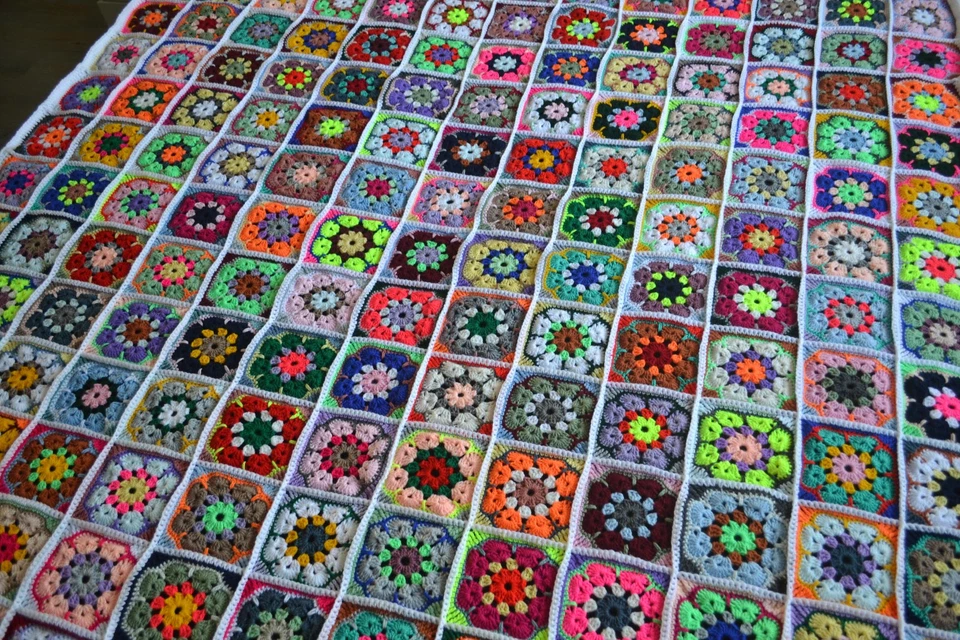 Häkeldecke, Granny Square Decke gehäkelt, bunt, Unikat 180cmx200cm, 1,80m x 2,0m - Bild 4 von 4