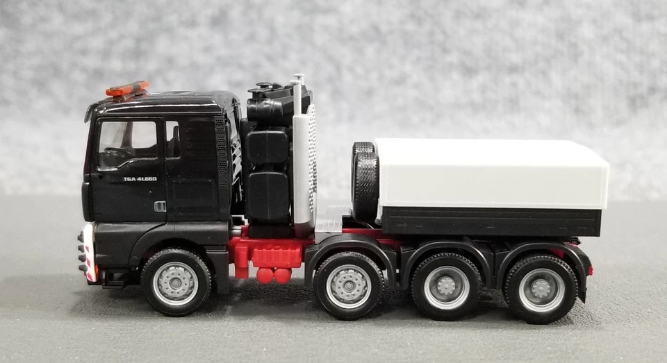 HERPA HO 1:87 148627 MAN TGX XL ZM SEMI TRUCK W/COVERED BED BLACK IOB - Image 2 of 4