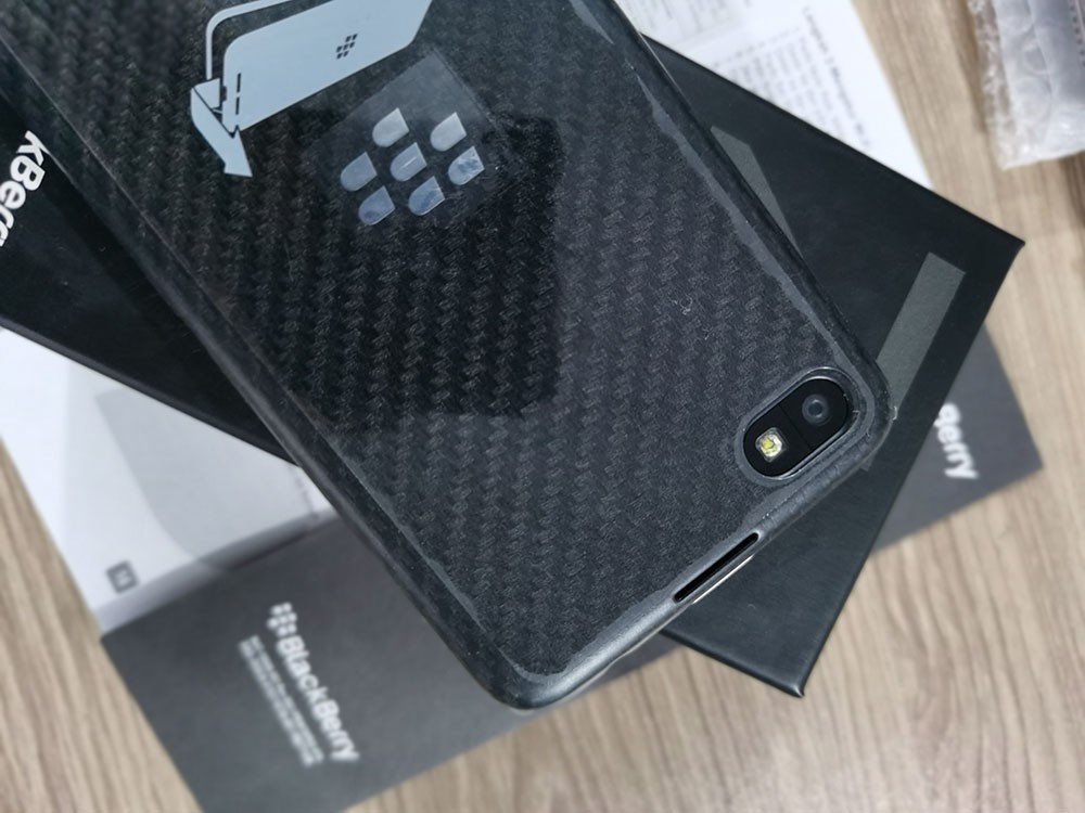 BlackBerry Z30 - 16 GB - Black (Unlocked) 5.0