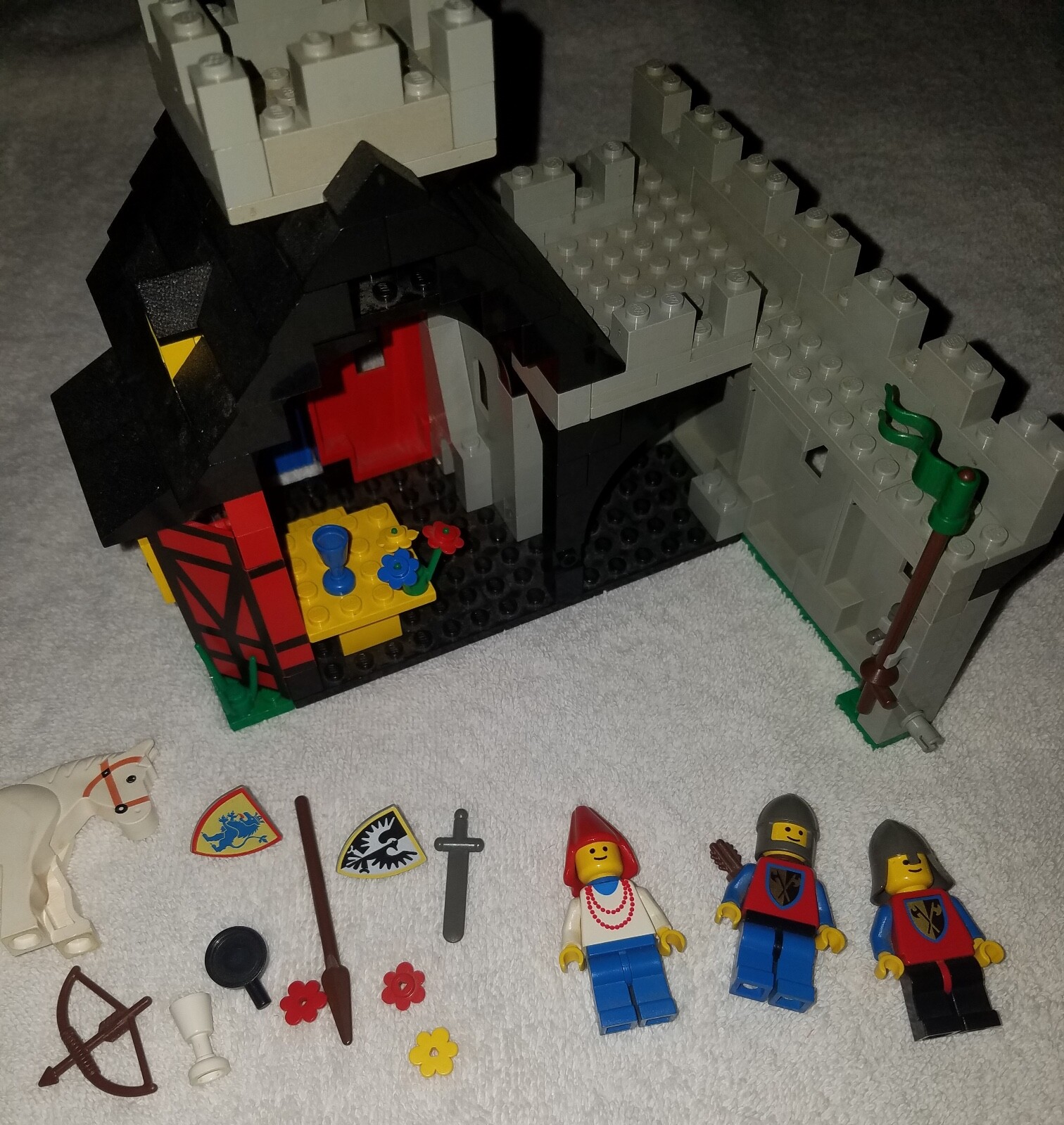 lego guarded inn