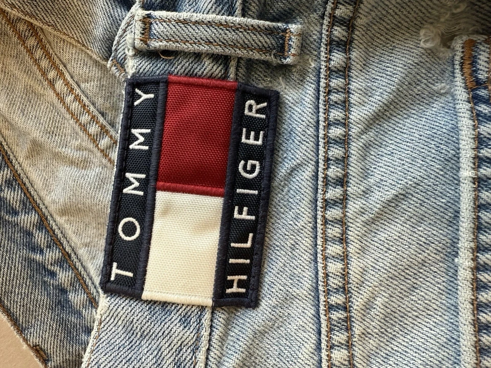 Vintage Tommy Hilfiger Baggy Jeans – Light Wash, 90s, Distressed, 39x33 - Image 4 of 4