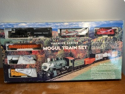 New in Box HO Scale Freight Train SOUTHERN PACIFIC MOGUL Complete Set IHC #311