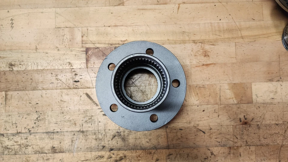 1980-93 Dodge Truck W150 - 4x4 Dana 44 Front Wheel Hub 5 Lug - 5 x 5.5 Foto 2 de 4