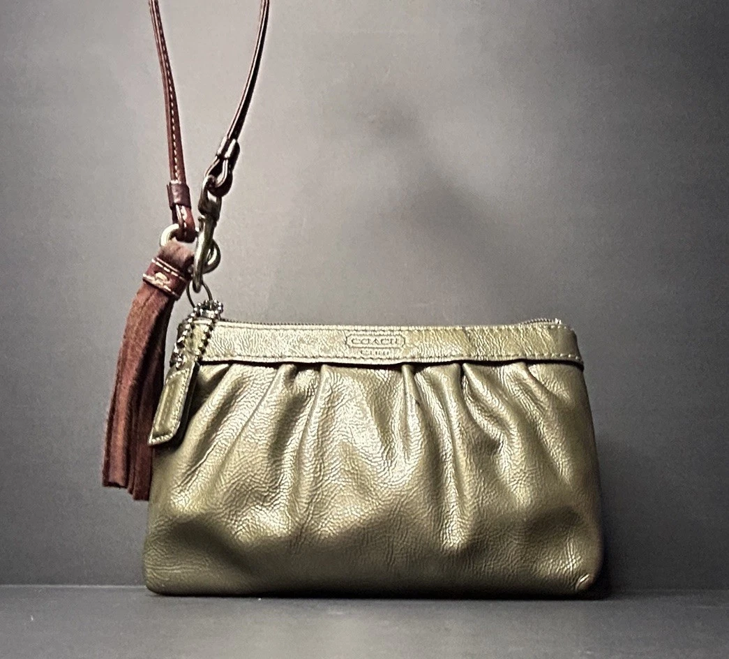 Bracciale Coach in pelle verniciata verde muschio oliva plissettato con zip (con cinturino rosso)