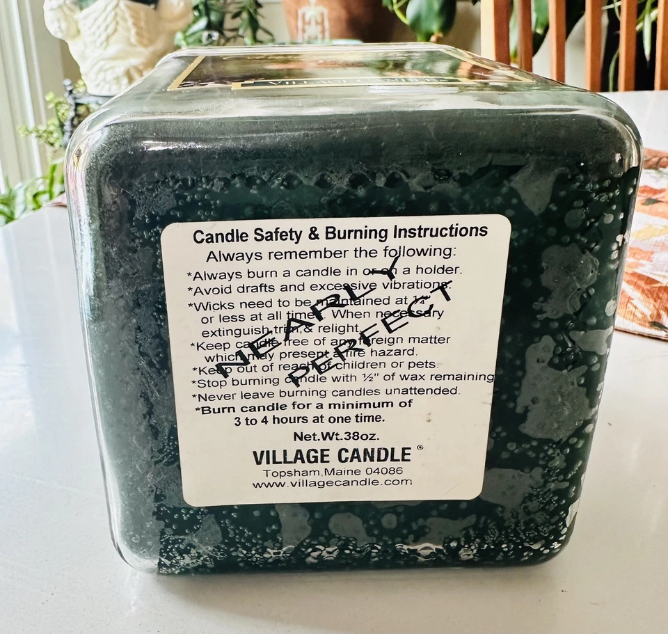 Квадратная деревенская свеча 38 унций — сделано в штате Мэн — аромат рождественской елки - Изображение 2 из 3
