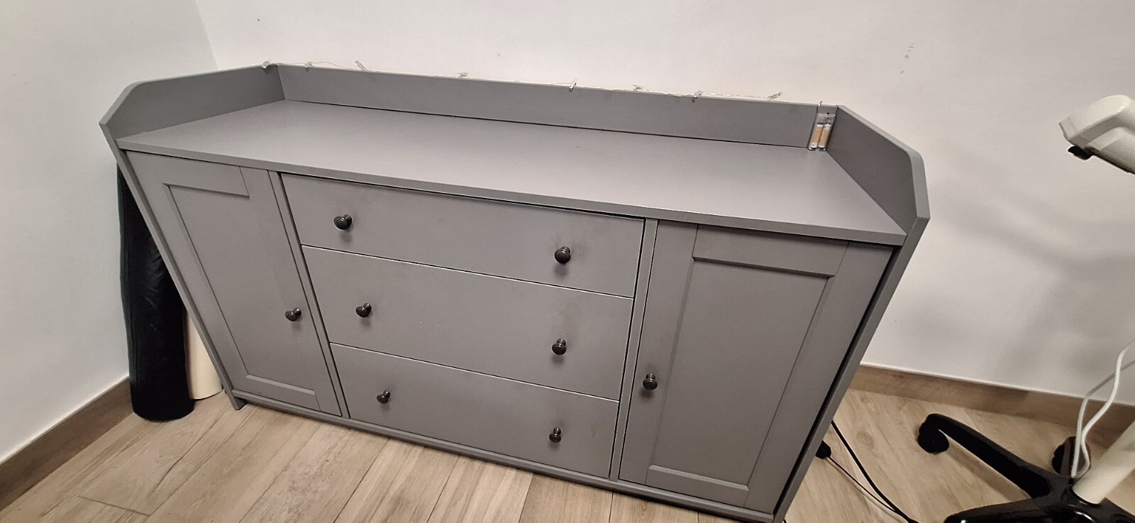 Mueble aparador gris