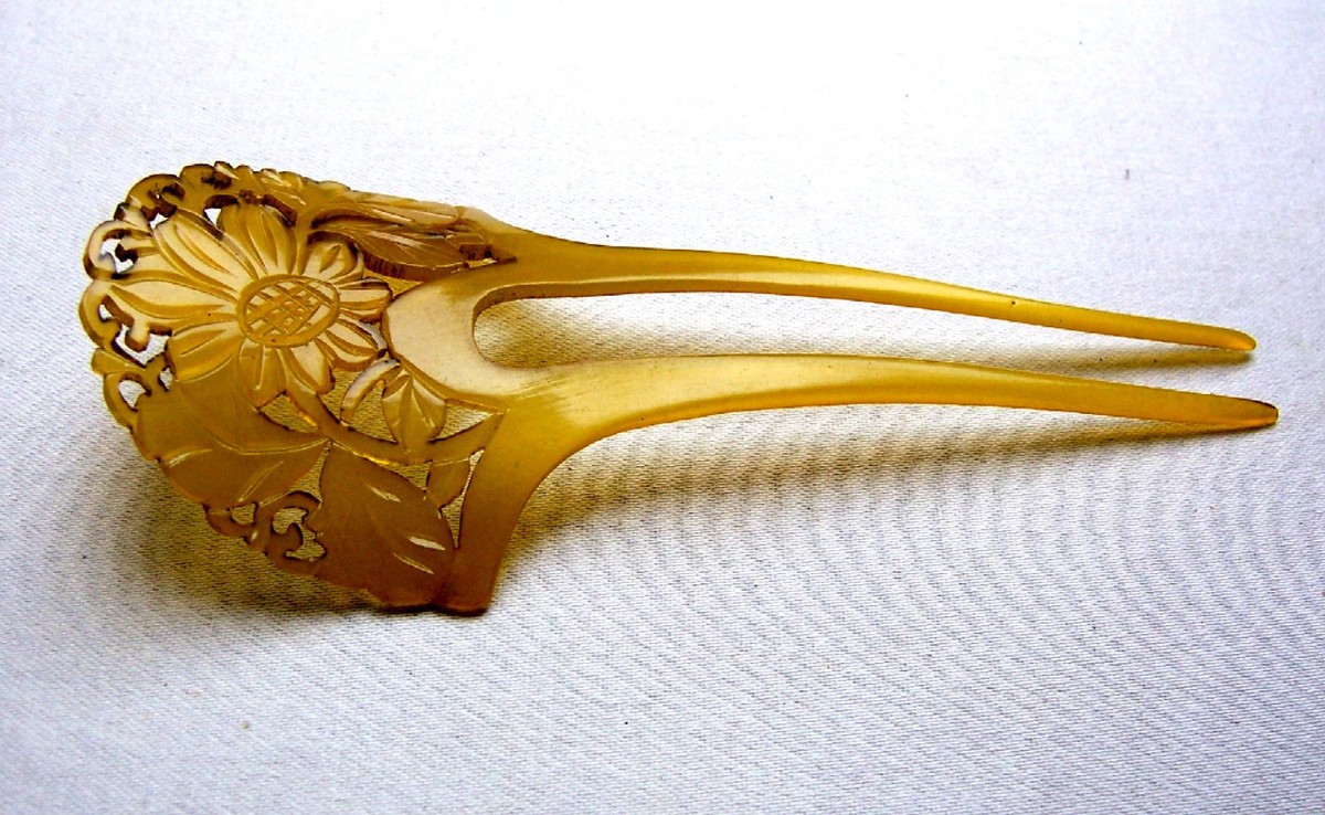 Japanese kanzashi comb and hairpin gold lacquer Pond flower Signed c1950 GS517 Japanese Kanzashi Handmade Sakae Yellow Daffodil Haircomb - Etsy main image 4