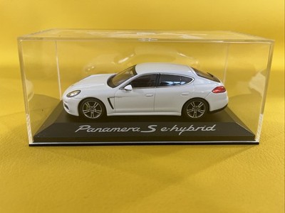 Minichamps 1:43 Porsche Panamera S E-hybrid Weiß In OVP