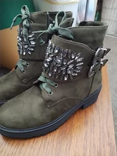 Woman's Boots Olivia Miller Size 6