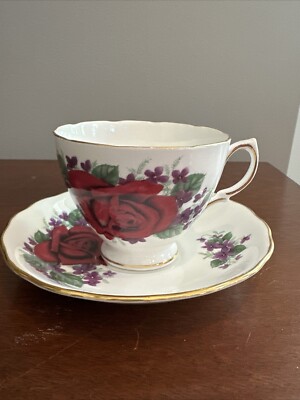 Royal Vale Bone China Tea Cup Saucer Set Red Roses Gold Trim Ridgeway England