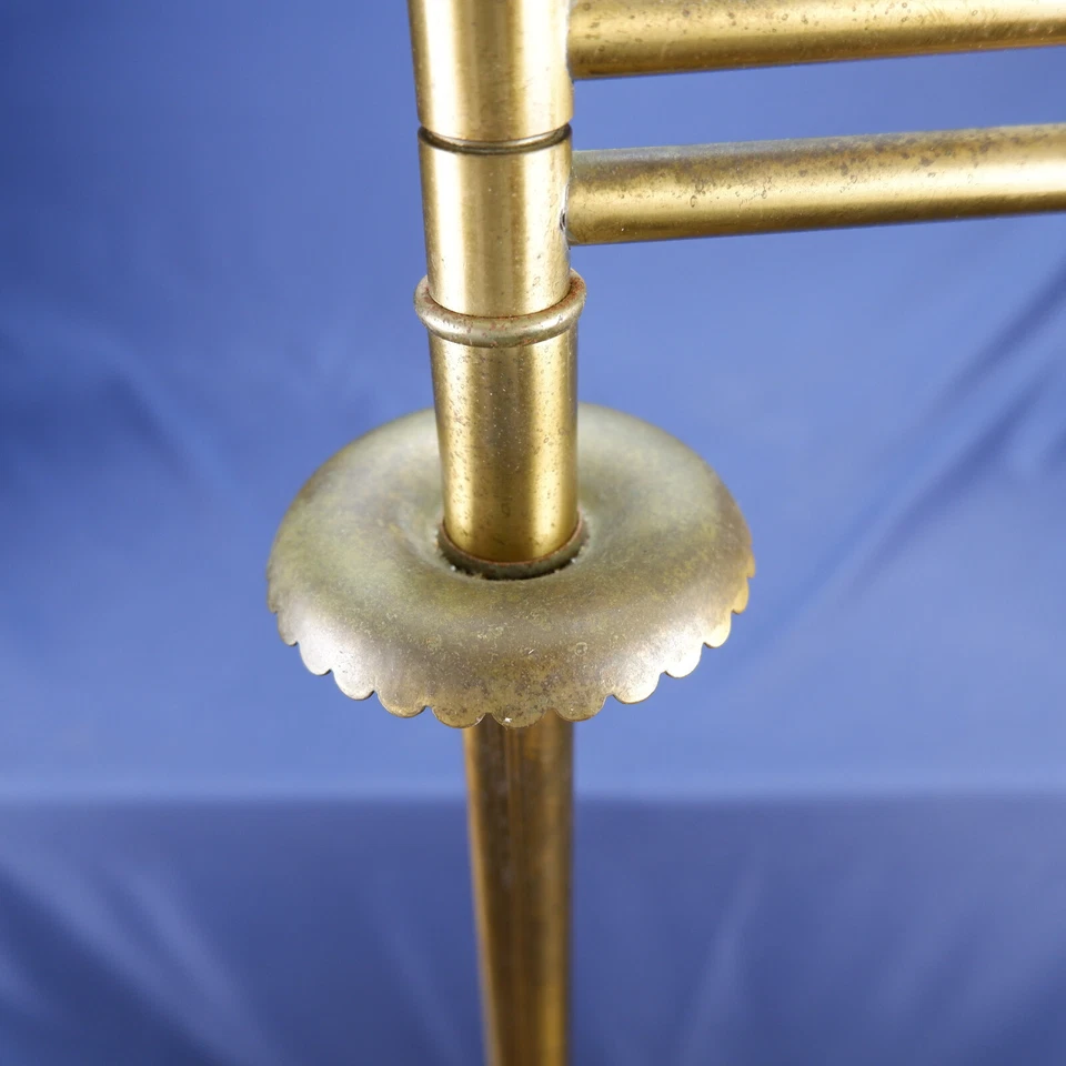 "Lámpara de pie vintage de latón MCM con brazo oscilante con pantalla de gofre 54"" de alto" Foto 3 de 4