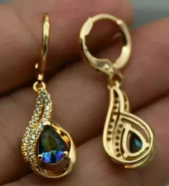 Pendientes colgantes y colgantes enchapados en oro amarillo de 14k de alejandrita natural corte pera de 2 quilates Foto 2 de 4