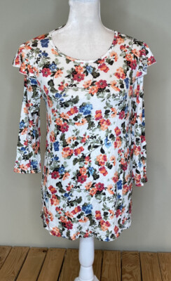 mimi + daphne NWT $29.99 women s ruffle shoulder floral top Size M Ivory C10