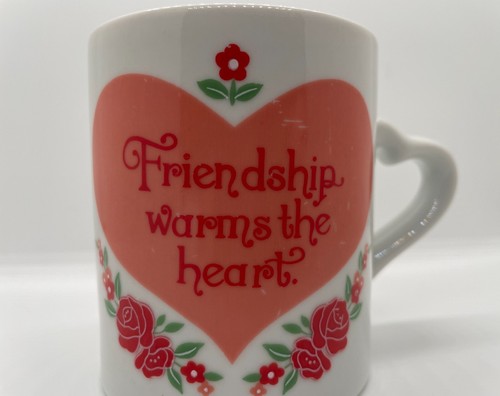 Taza de café de cerámica en forma de corazón Friendship Warms the Heart hecha en Corea - Imagen 2 de 11