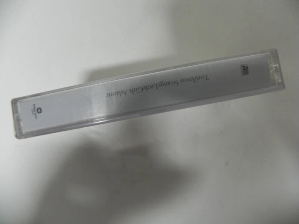 Tori Amos - странные маленькие девочки Корея кассета ленты / запечатанный новый - Изображение 2 из 3