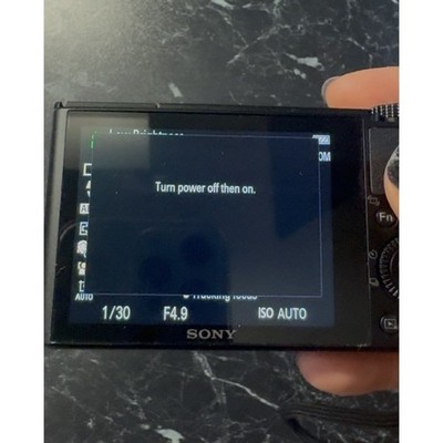 Sony Cyber-shot DSC-RX100 Kompaktkamera, 20,2 Megapixel, Bildschirmfehler