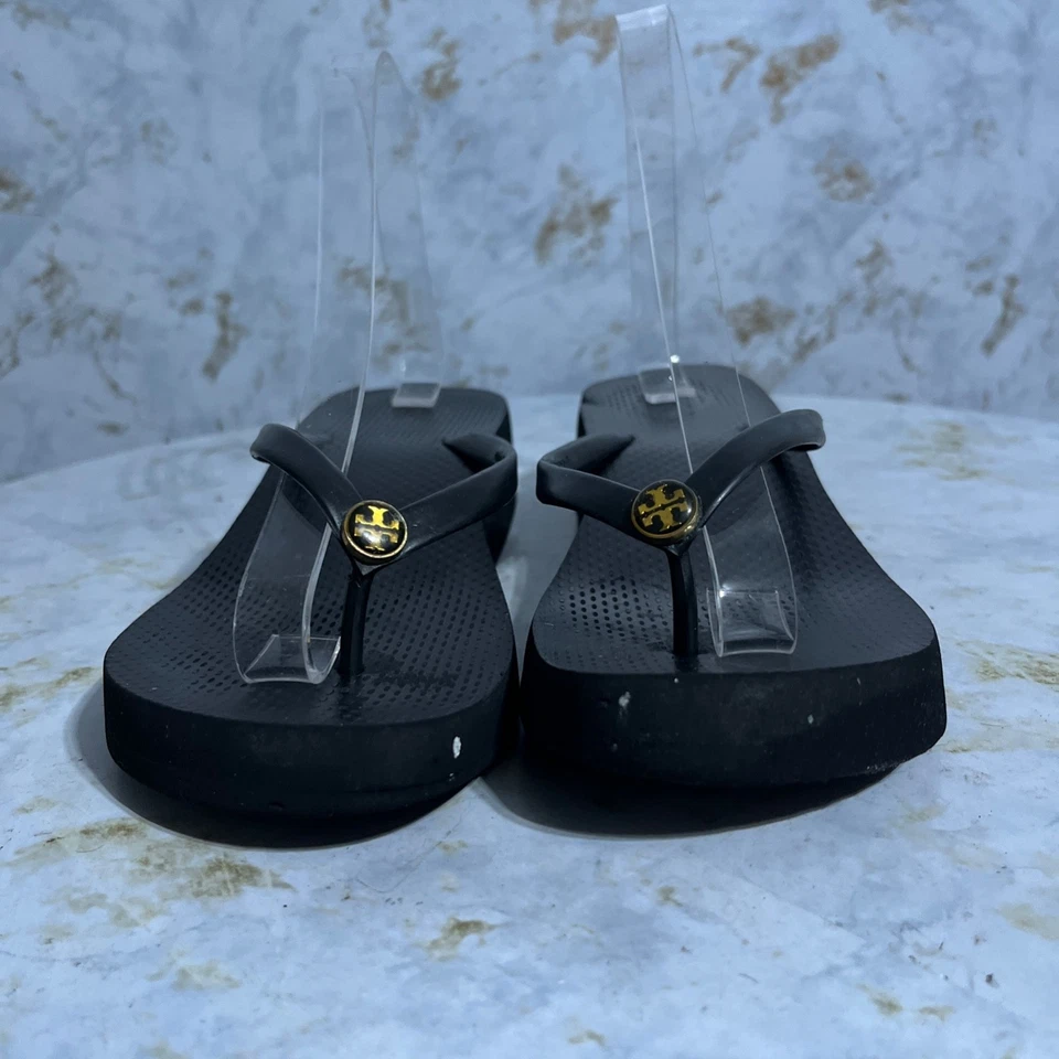 Tory Burch Mujer Talla 7.5 Zapatos Negro Dorado Tanga Chanclas Moda Cuña Sandalia Foto 2 de 4