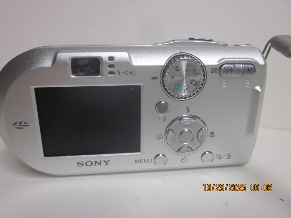 Sony Cyber-Shot DSC-P150 Digital Camera w/ Battery Untested 7.2 Mp Vintage Photo - Image 3 of 4