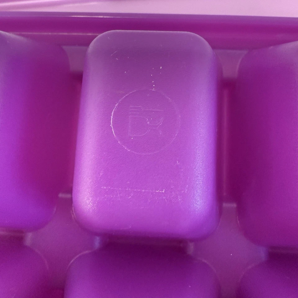 Tupperware Fresh And Pure Ice Cube Trays with Opening Seal Set of 2 Breastmilk - Image 3 of 4