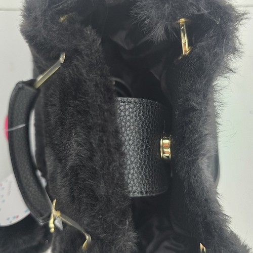 ISAAC MIZRAHI NWT NY CROSSBODY HANDBAG SHOULDER FAUX FUR POM KEYCHAIN BLACK - Picture 5 of 7