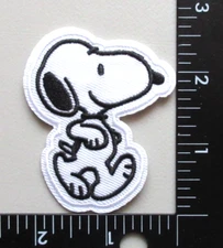 ⭐SNOOPY WALKING CHARACTER IN PEANUTS EMBROIDERED IRON ON PATCH