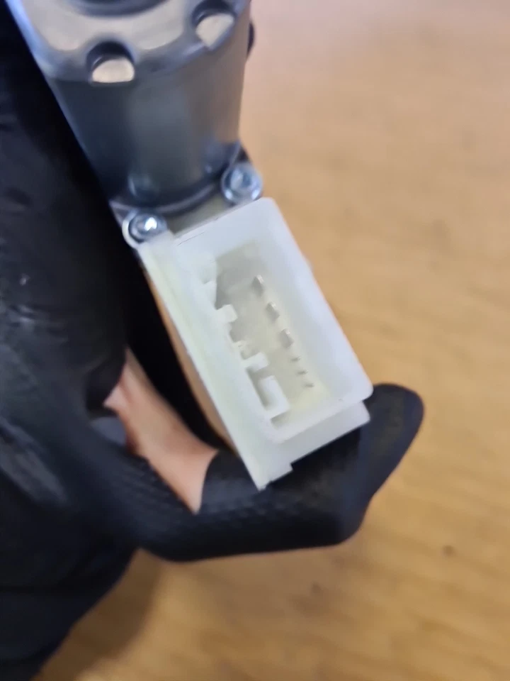 Seat Toledo MK4 2018 1,6 TDI ventana motor lado del pasajero delantero 5JA959811K Foto 3 de 4