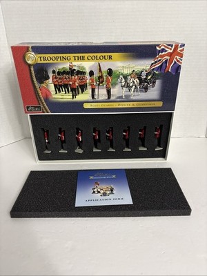 W. Britain 40115 Trooping The Colour Scots Guards Officer & Guardsmen 8 Pieces