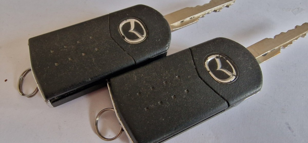 Lot 2x MAZDA Key Flip Remote SKE126-01 , SKE126-A1 Frq 434 ,pcb