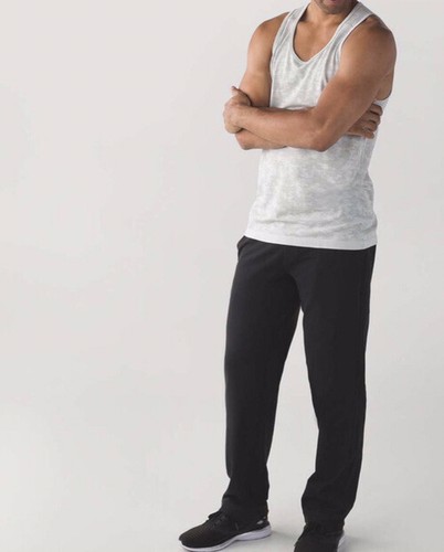 Lululemon schwarze Kung Fu Jogginghose für Herren Größe Small