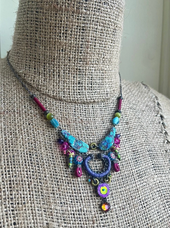 Collar de tela de piedras con cuentas barra Ayala en turquesa púrpura rosa/magenta, firmado Foto 3 de 4