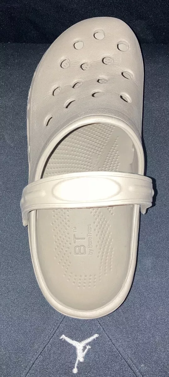 Bare traps store crocs