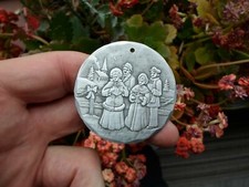 1999 Wendell August - HOLIDAY HARMONIES - carolers - metal Christmas ORNAMENT