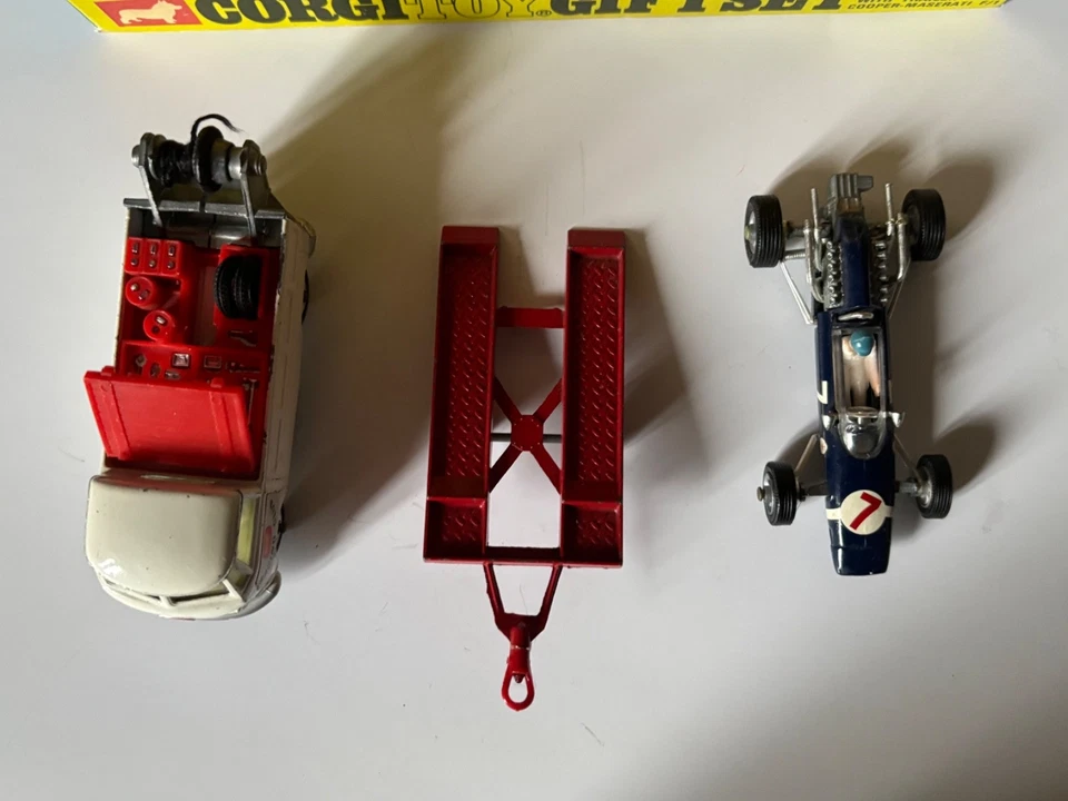 CORGI TOYS GIFT SET N. 6 VOLKSWAGEN RACING CAR+ F1COOPER M.+CARRELLO+BOX - Immagine 4 di 4