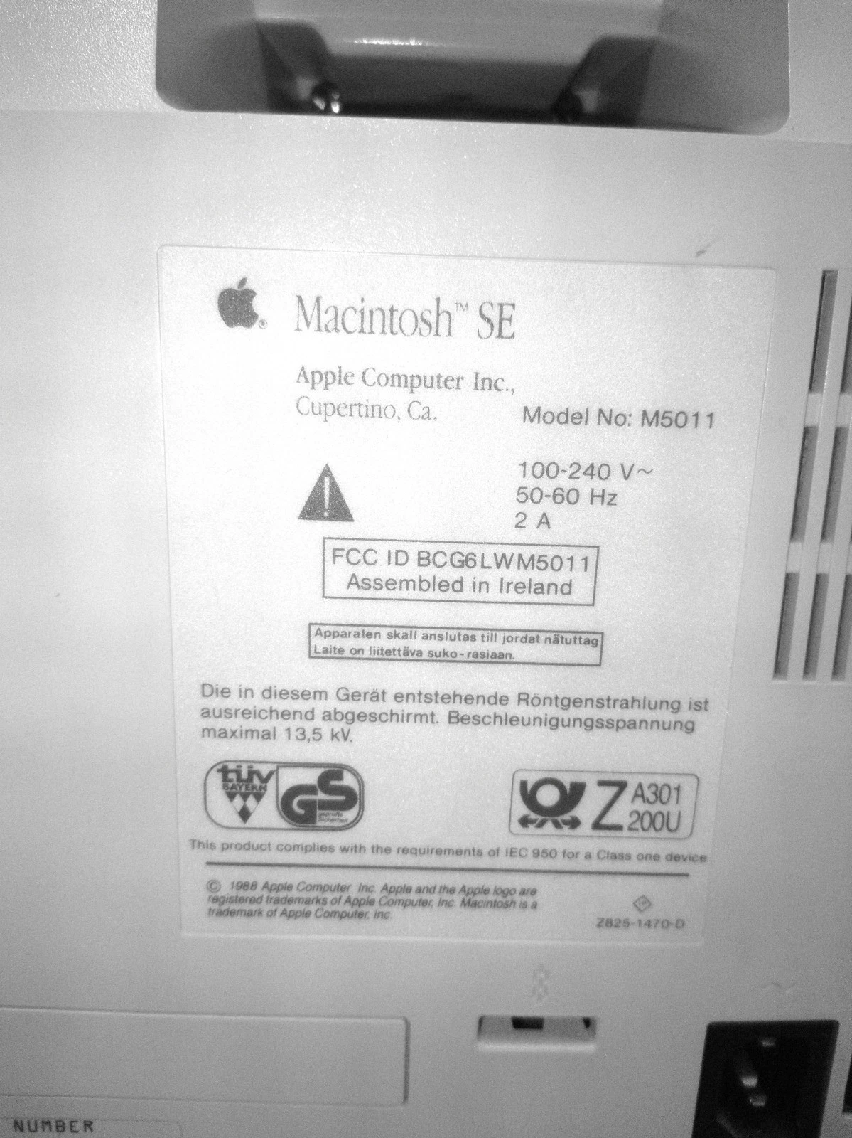 Additional photo for Complete Vintage Apple Macintosh SE (M5011) – Original Keyboard, Mouse, Printer & Software Bundle