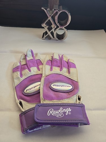 Medium Rawlings Fastpitch Gloves